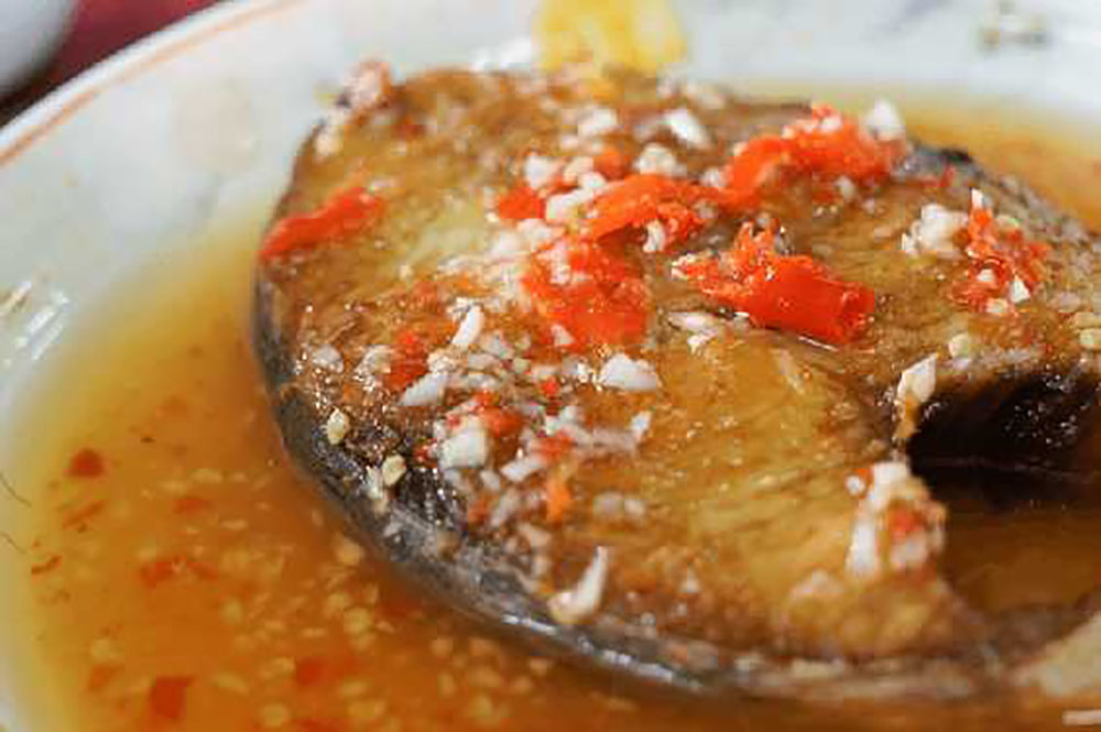 Cá thu một nắng chiên mắm tỏi